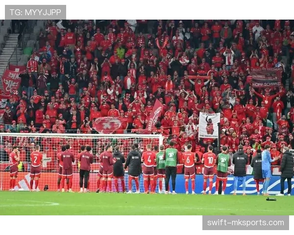 塞维利亚球迷激情助威，助力球队连克强敌表现抢眼