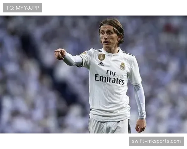 外脚背传球大师：莫德里奇的标志性技术